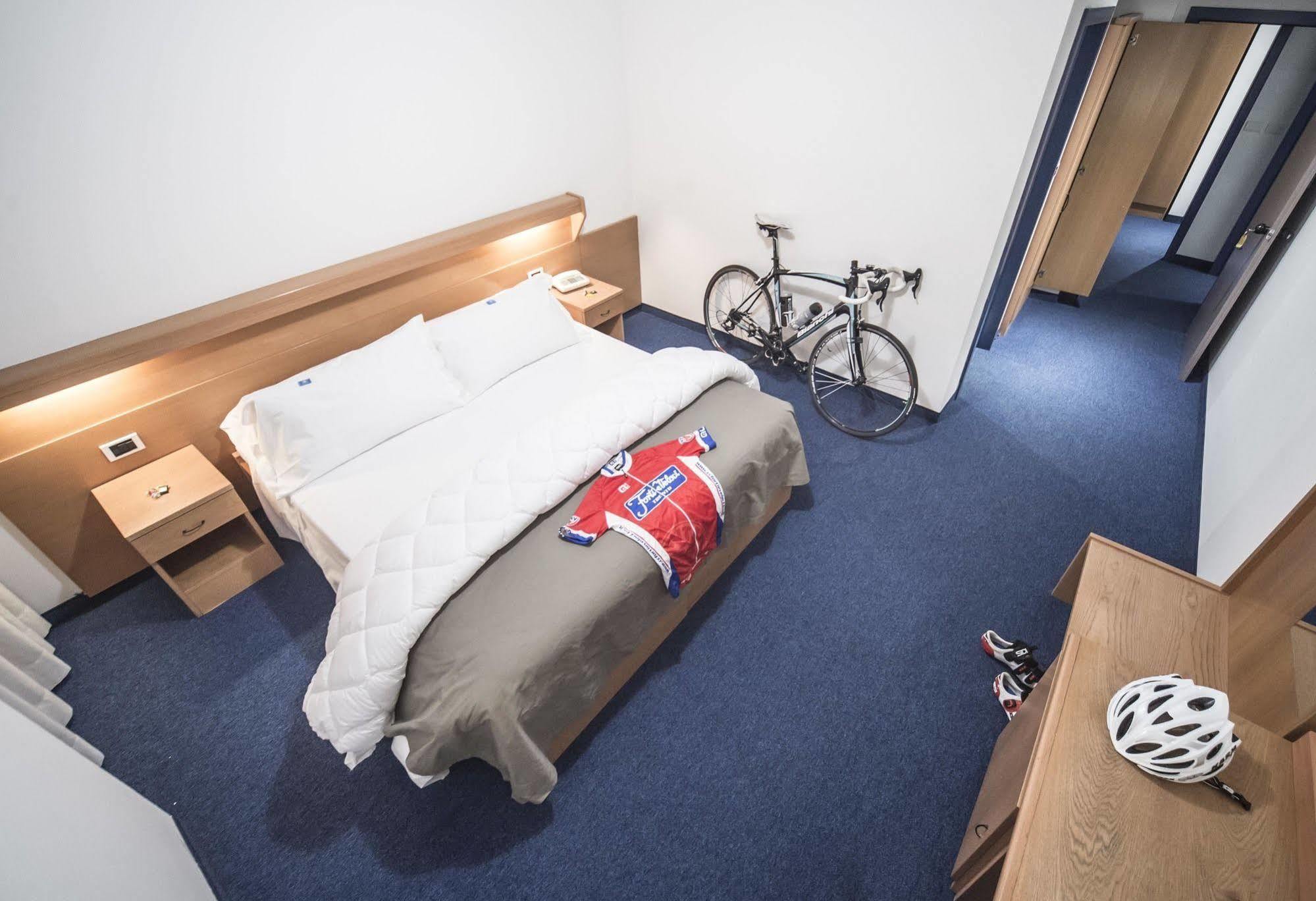 Fly Bike Hotel Trento Kültér fotó