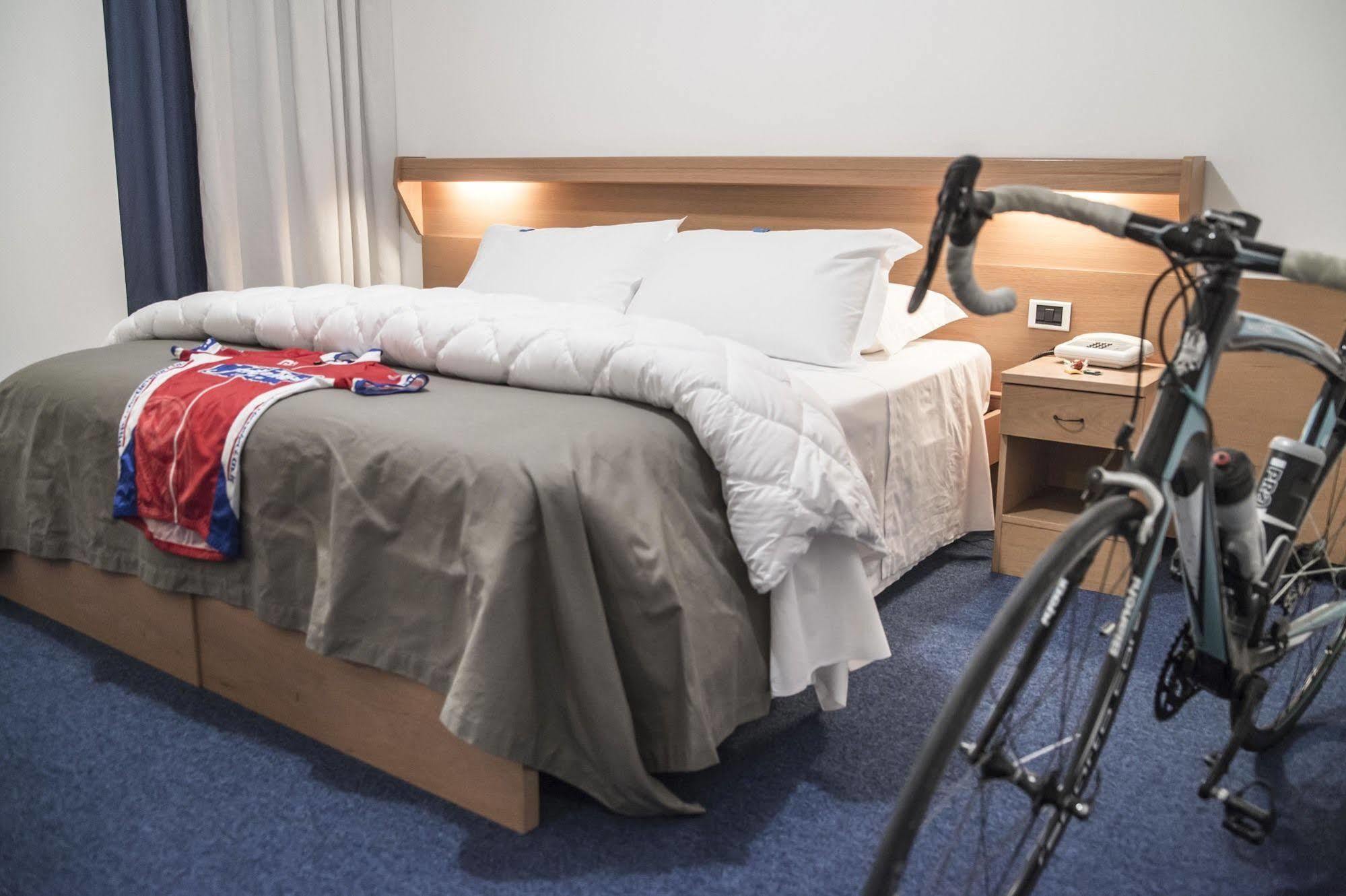 Fly Bike Hotel Trento Kültér fotó