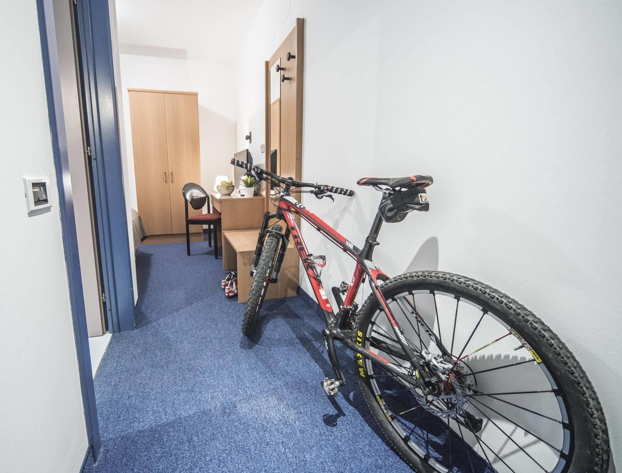 Fly Bike Hotel Trento Kültér fotó